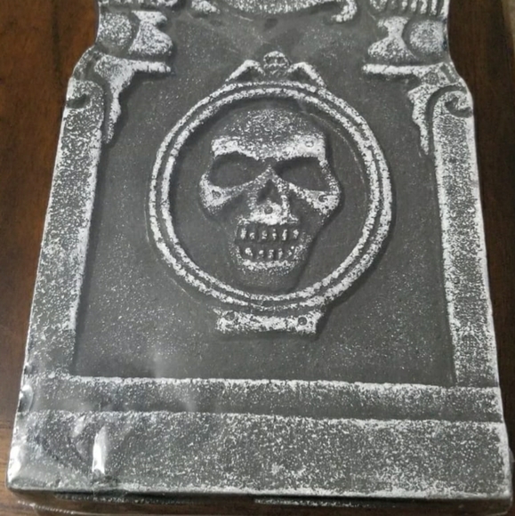 Halloween 4-Piece Tombstone Set - Picture 4 of 6